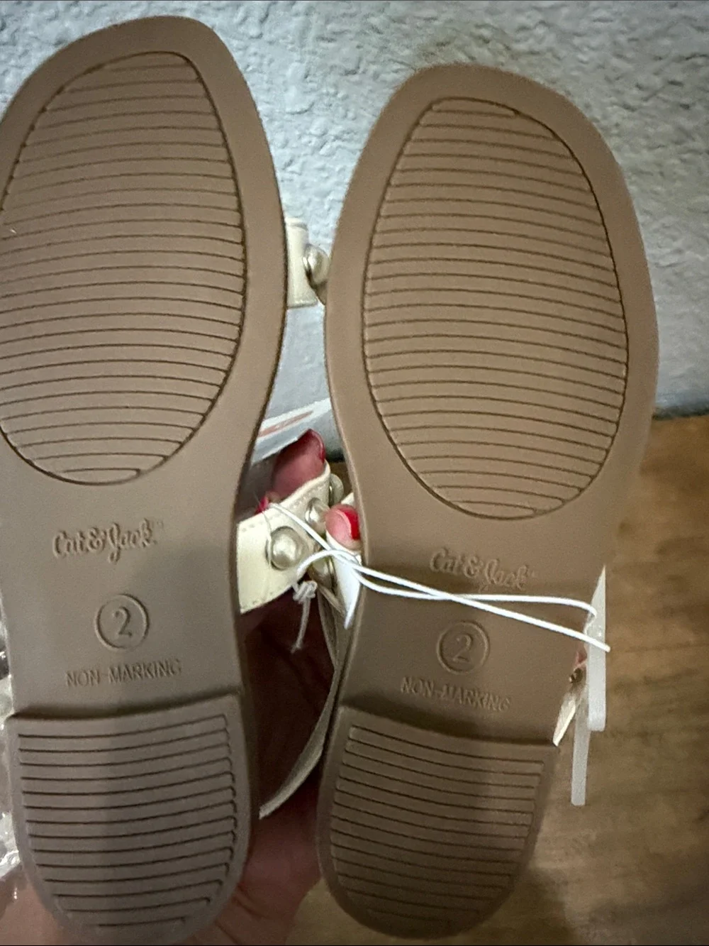 Cat & Jack White Pearl-Embellished Women’s Sandals size 2